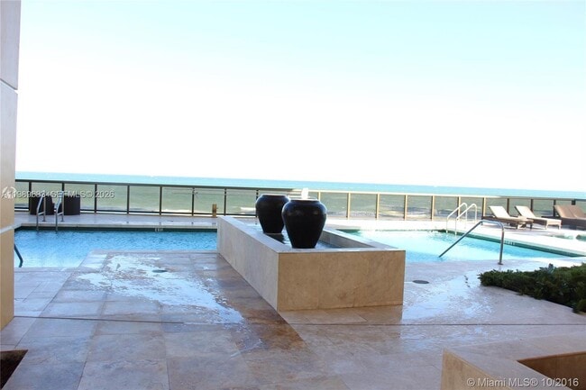 Building Photo - 16275 Collins Ave