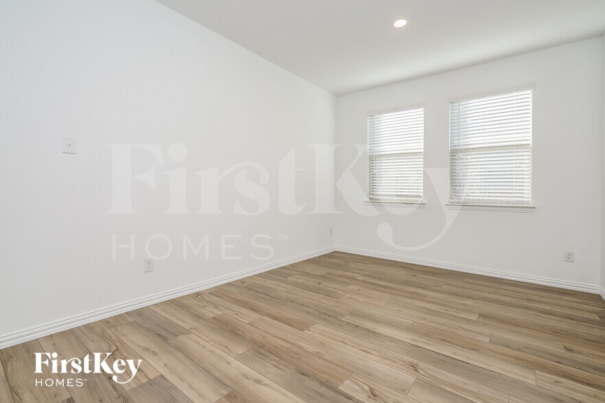 Building Photo - 929 High Noon Dr