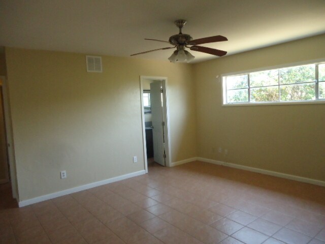 Building Photo - 5555 Dorothy Dr