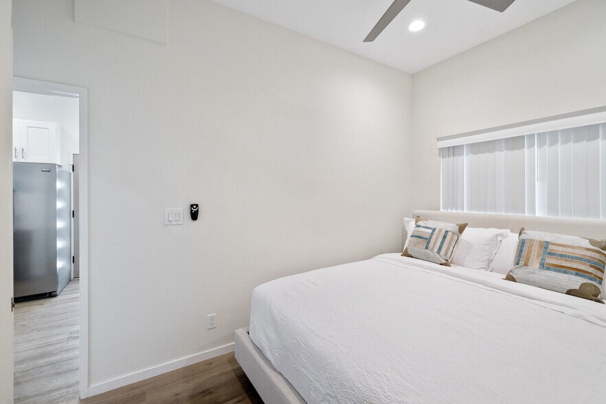 Building Photo - 131 Gull St