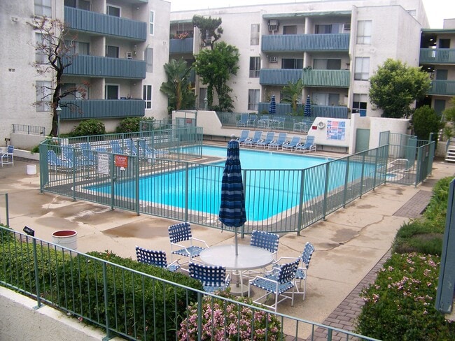 Building Photo - 550 W Regent St