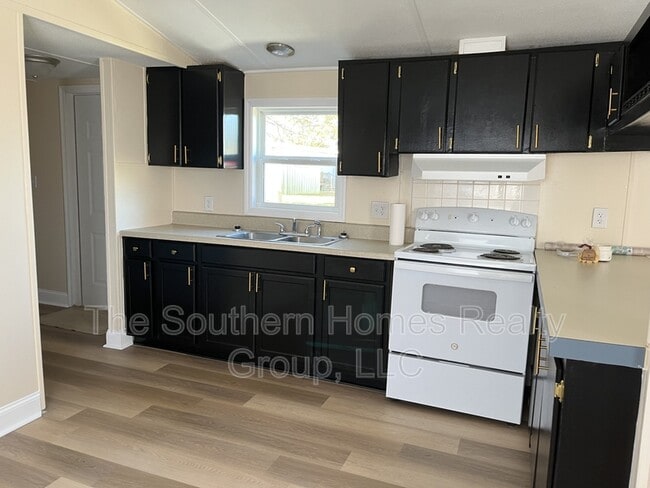 Building Photo - 214 Co Rd 781