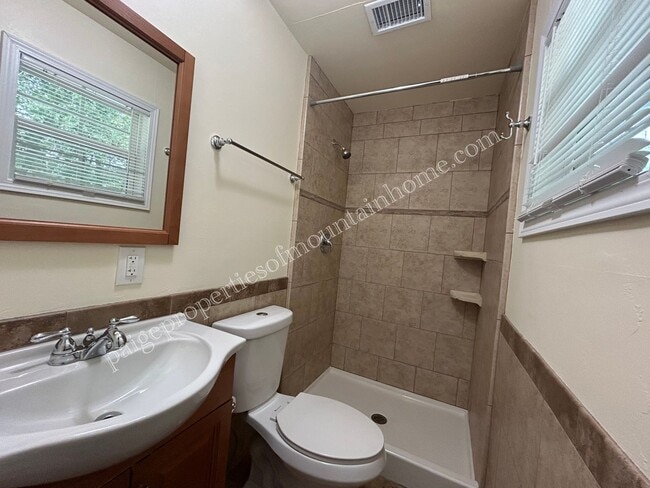 Building Photo - Charming 2 Bedroom, 2 Bath Home near Brown's Beach