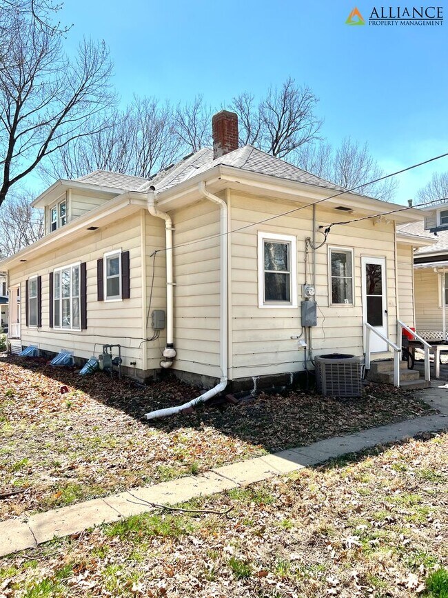 Building Photo - 800 Osage St