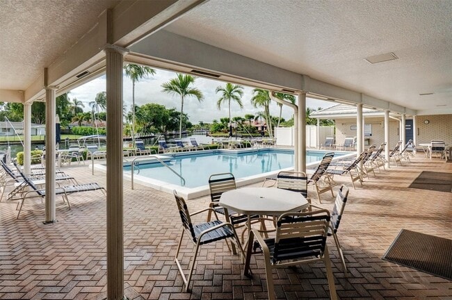 Building Photo - 140 Cypress Club Dr