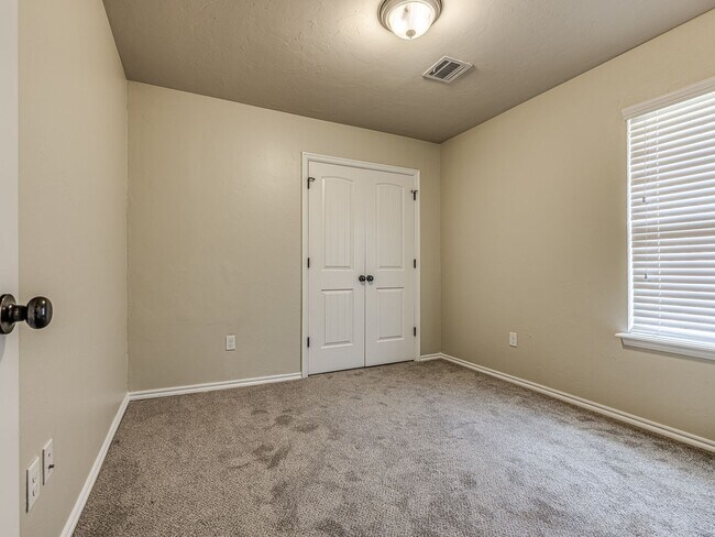 Building Photo - 3 Bedroom home in Deer Creek ISD - Montague/Sonador Addition - Community Pool