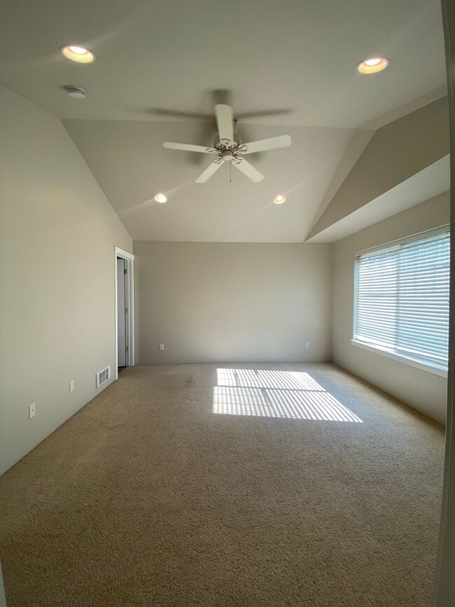 Building Photo - Rare Liberty Lake Townhome in Rocky Hill – 3 Bed, 2.5 Bath End Unit Available July 15th