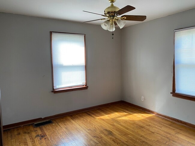 Building Photo - 226 Henquin Dr