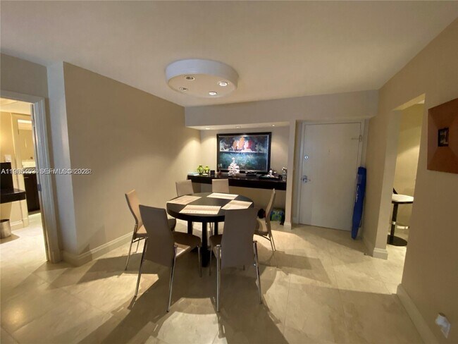 Building Photo - 2030 S Ocean Dr