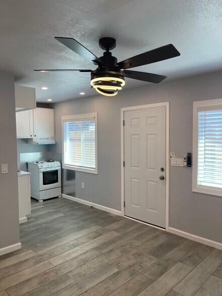 Building Photo - 2529 Crommelin Ave