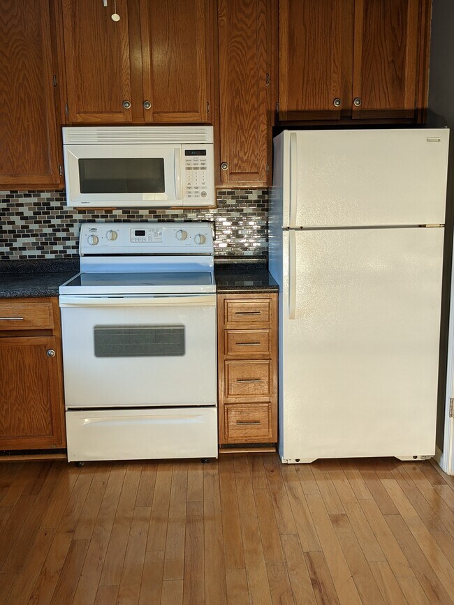 New stove / oven - 940 Glenn St