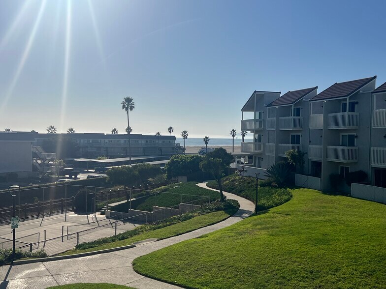 Building Photo - 263 S Ventura Rd