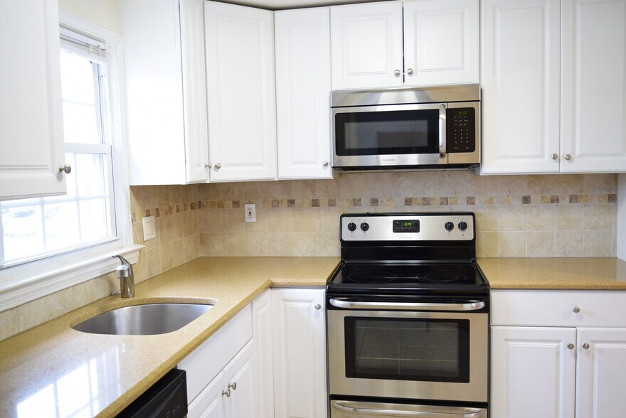 Building Photo - 49 Grandview Dr