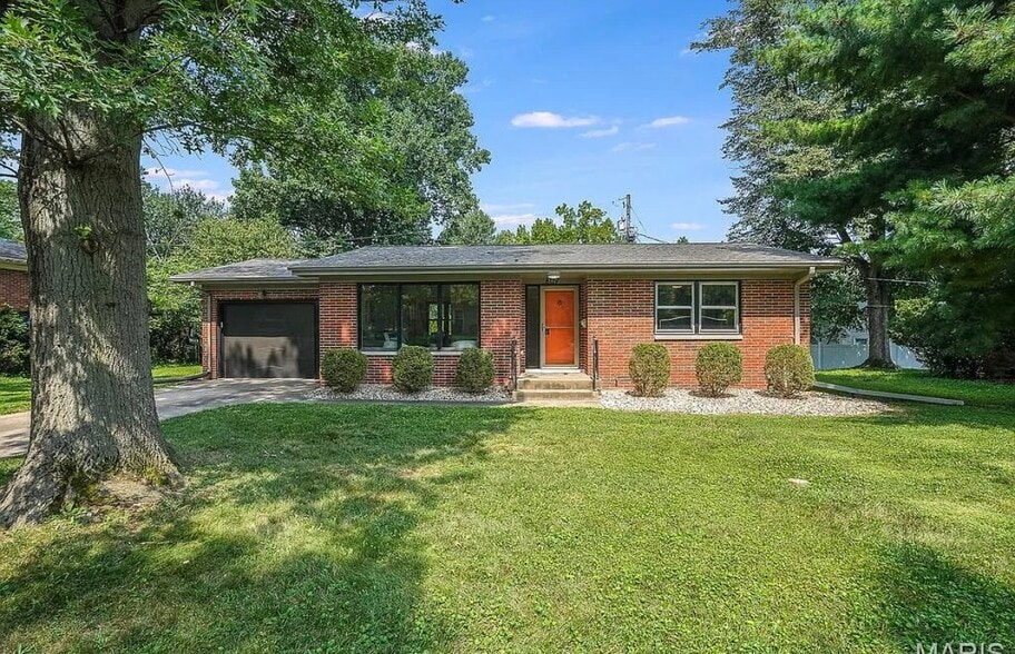 Front exterior - 609 Grandview Dr