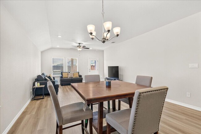 Building Photo - 1638 Comfy Wy