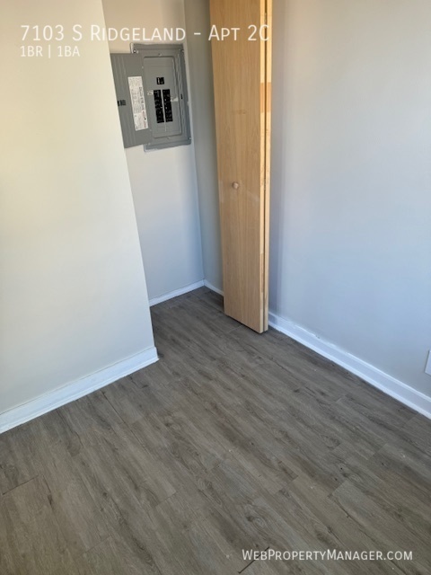 Building Photo - 1 Bed+ with Quartz, Updated Bath, Hardwood...