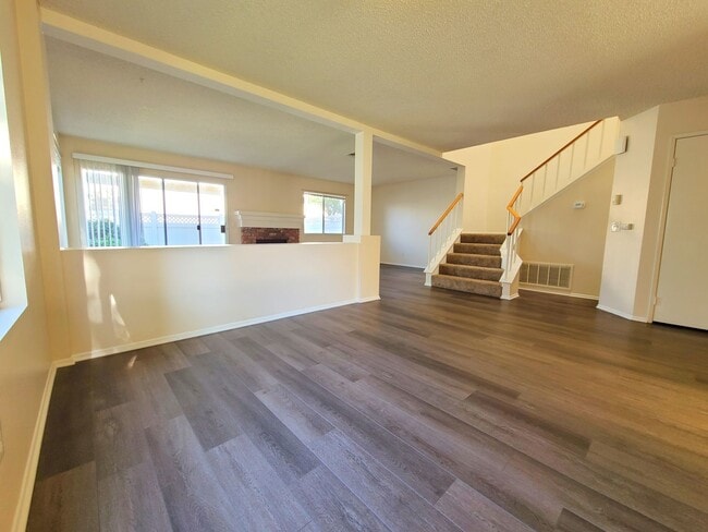 Building Photo - Two-Story, 2-Bedroom Mountain Vista Townho...