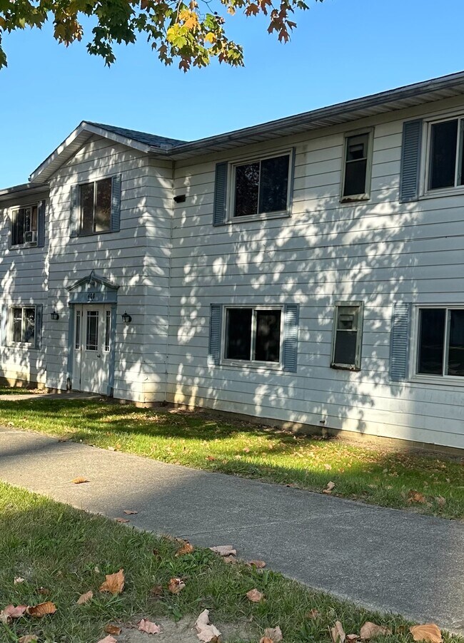 Primary Photo - 408 N Front St