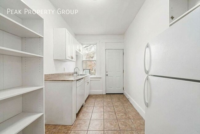 Building Photo - 396 E Northwood Ave