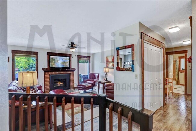 Building Photo - **COMING SOON** Spacious South Hill Rancher