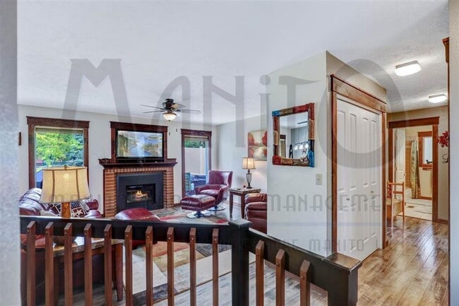 Building Photo - Spacious South Hill Rancher