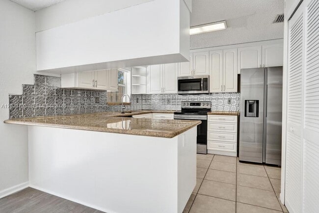 Building Photo - 21461 Sawmill Ct