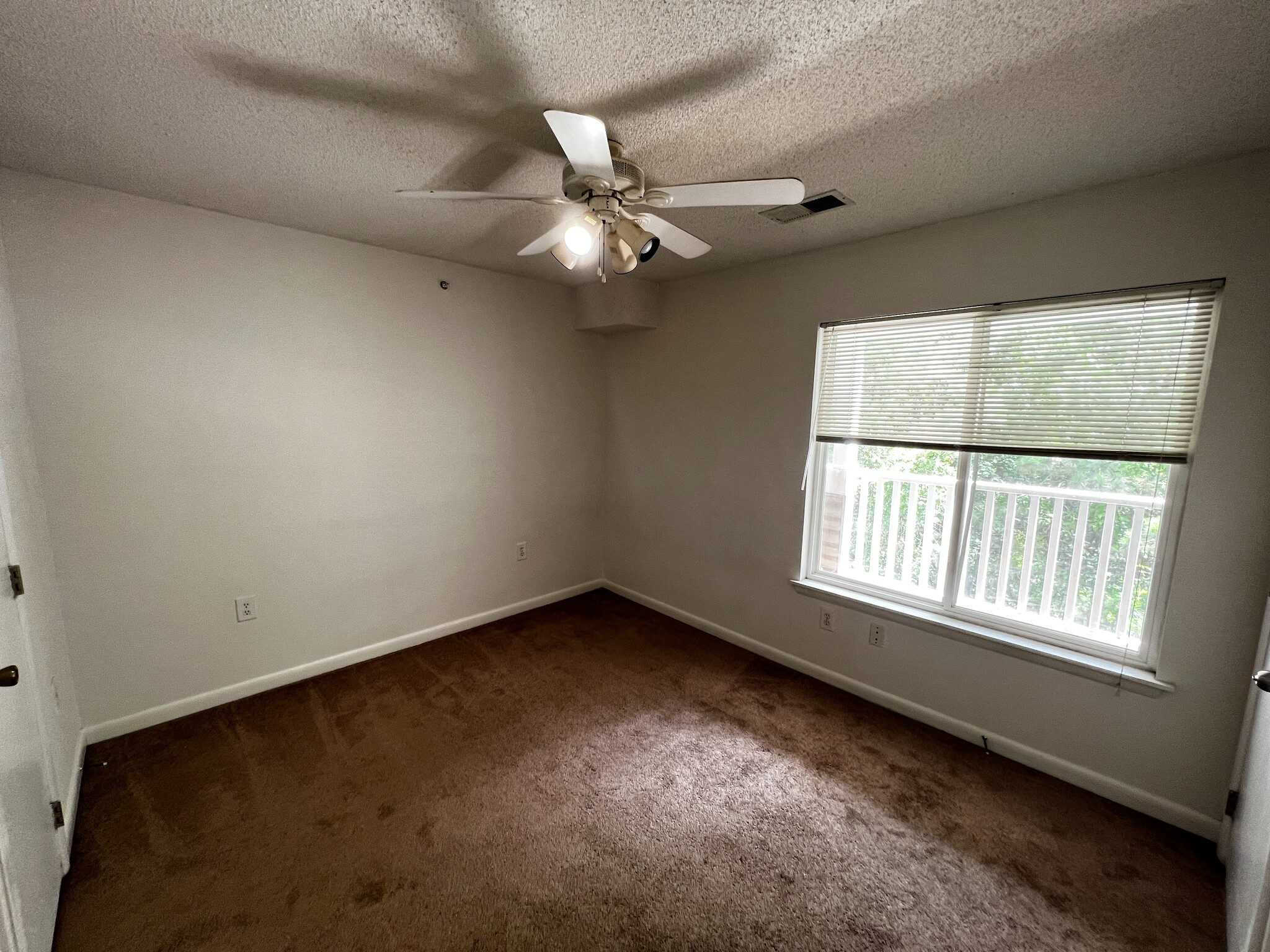 Building Photo - Room in Condo on Crab Orchard Dr