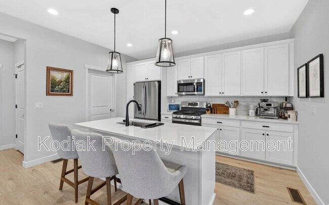 Building Photo - 979 Shoreline Dr