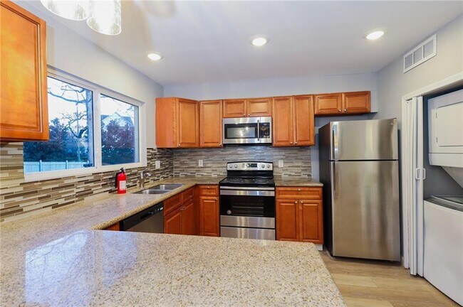 Building Photo - 1277 Goodwin Rd NE