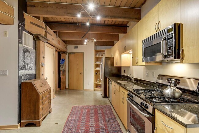 Building Photo - 404 N Washington Ave