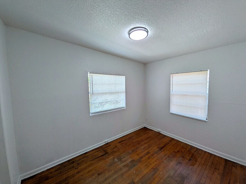 Building Photo - 2648 Dellwood Ave