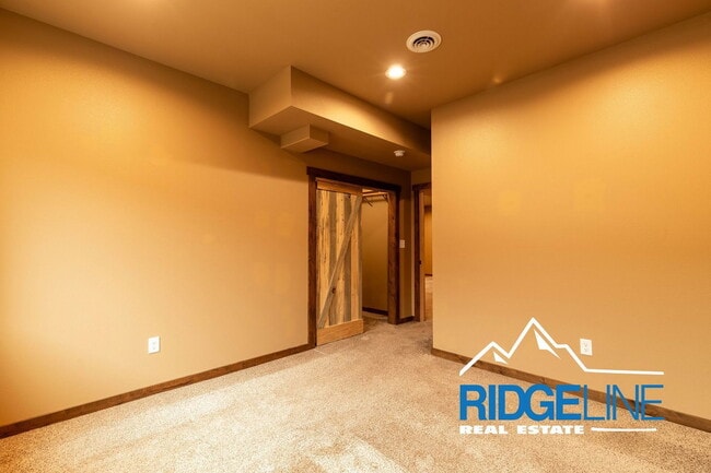 Building Photo - 21 Sandstone Ln