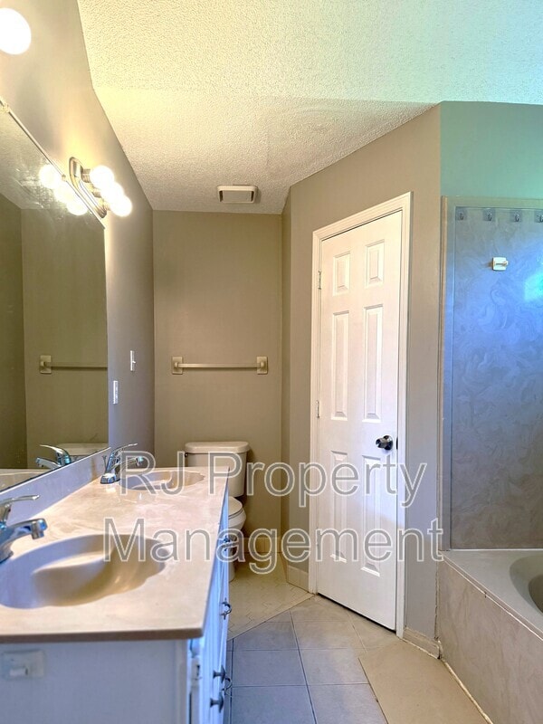 Building Photo - 4308 Ash Creek Cove