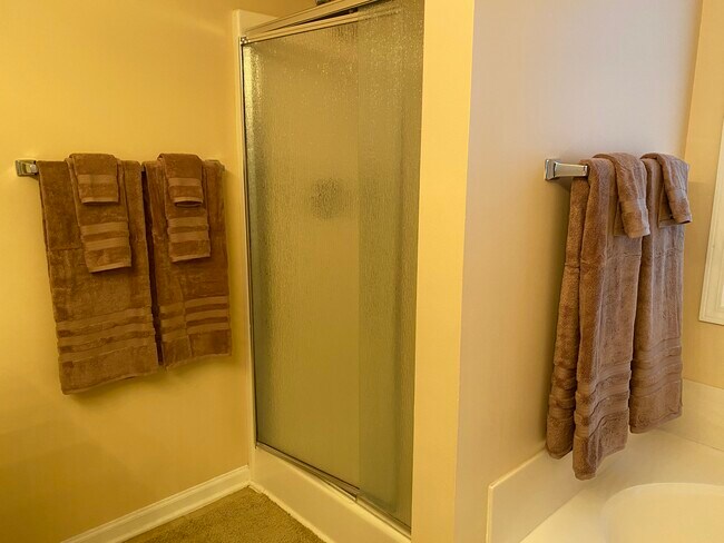 Building Photo - 223 Lake Linden Dr