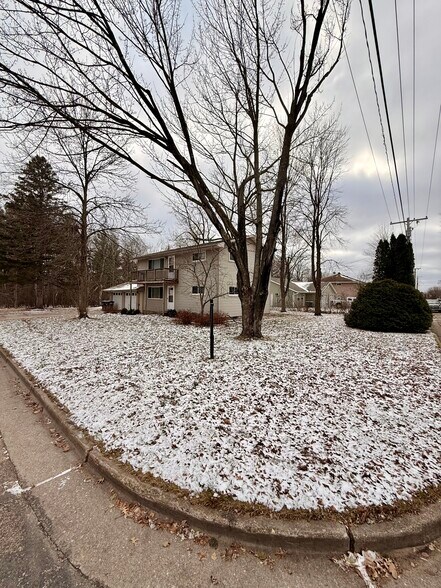 Building Photo - 310 Poplar St