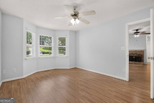 Building Photo - 72 Victorian Cir
