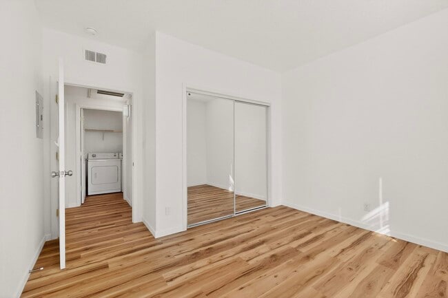 Building Photo - 4200 Ridgeway Ct