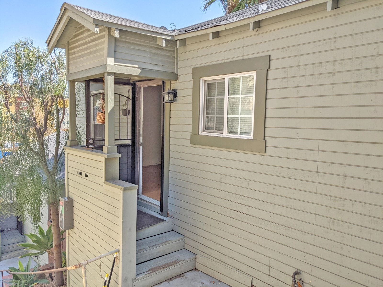 Building Photo - 1306 W Sunset Blvd