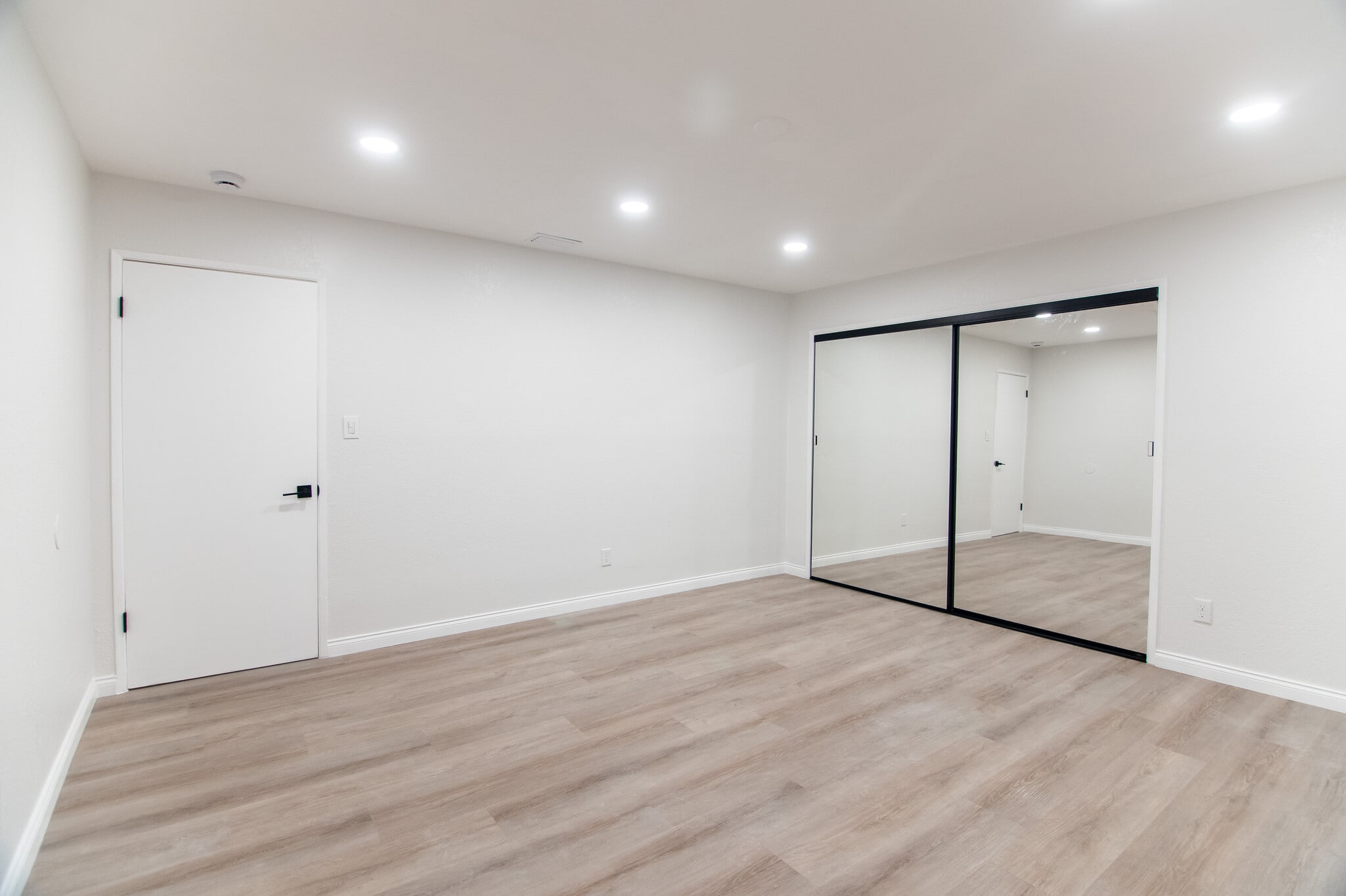 Room 3 - 14700 Friar St