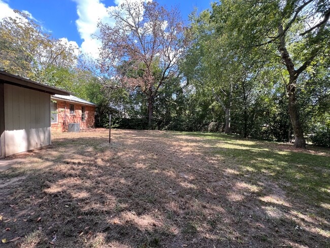 Building Photo - 509 Davis Dr