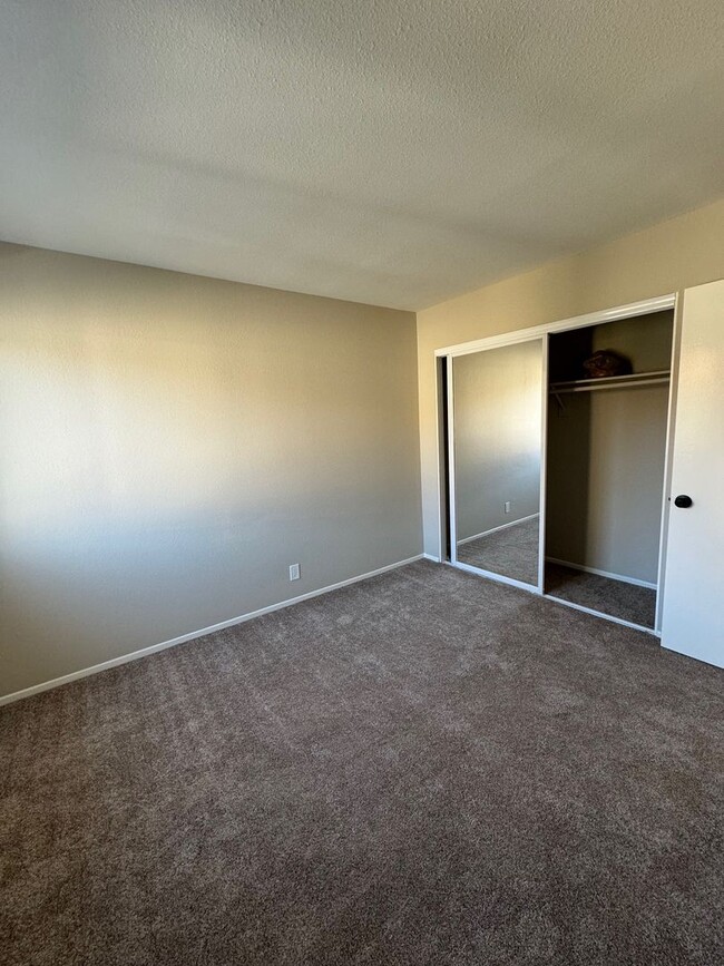 Building Photo - Condo for rent in Oxnard Near Cabrillo Park