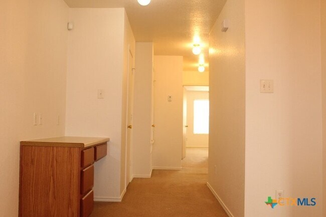 Building Photo - 5402 Lauren Lea Dr