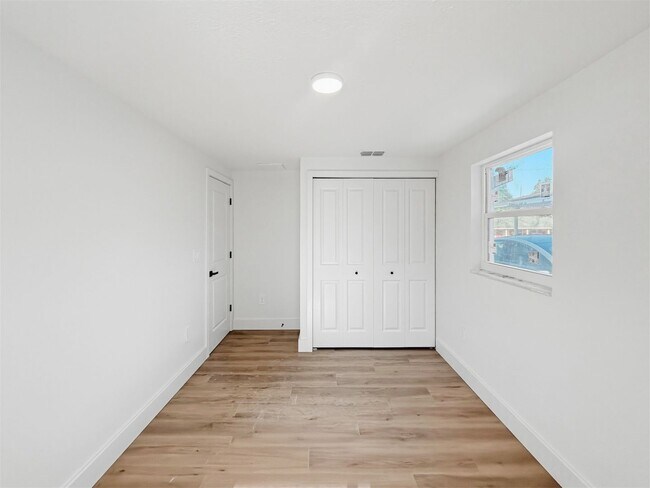 Building Photo - Spacious and Updated Home in Tampa! Move-in Ready | 2bed-1bath