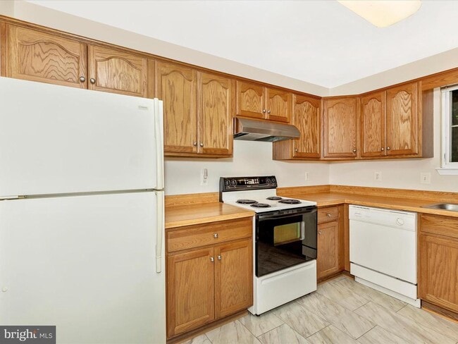 Building Photo - 1111 Jousting Way