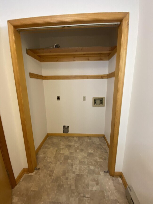 Building Photo - 408A Overlook Dr