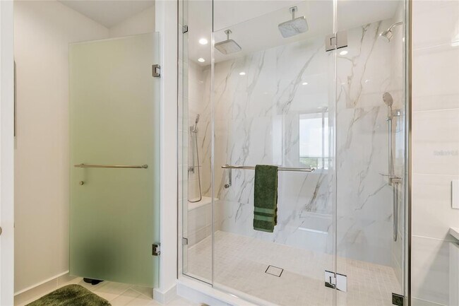 Building Photo - 400 Central Ave