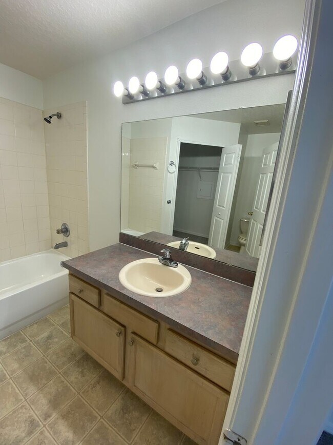 Building Photo - 4 Bedroom Pool Home in Davenport, FL