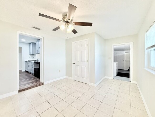 Building Photo - 1221 Jewel Ave