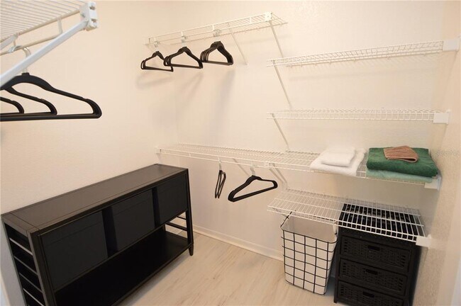 Building Photo - 10263 Gandy Blvd N