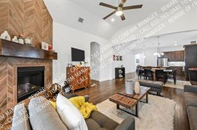 Building Photo - 2606 San Jacinto Dr